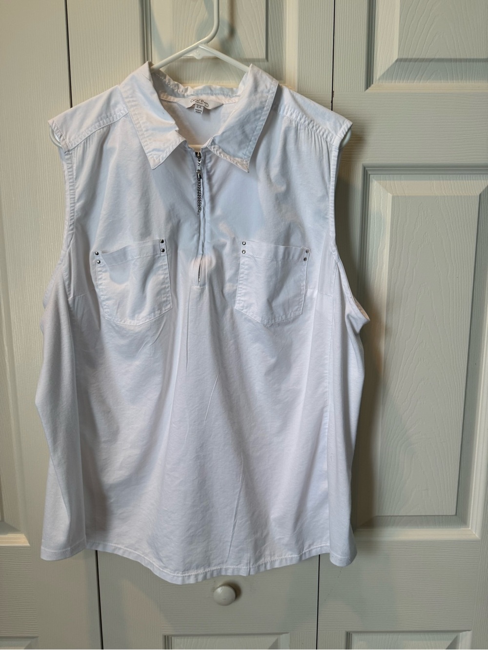 # Coral Bay 2X White Women's Zip-Front Collared Sleeveless Top